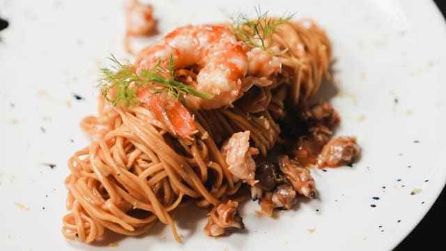 Il tagliolino al sapore di limone con gamberi e vongole - INCHIOSTRO Restaurant | Lounge bar, Peschiera Del Garda