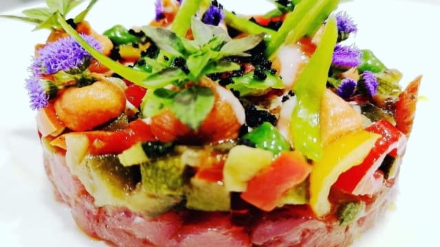 Tartare di tonno con crudité di verdure - Caupona