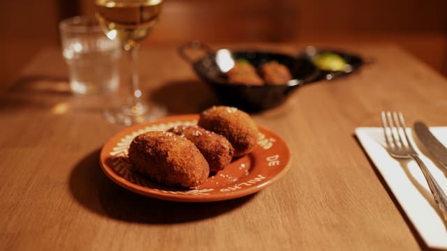 Bolinhos de Bacalhau  - Sapinho, Paris