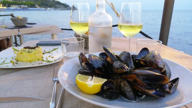 Soutè di cozze con crostoni di pane - Baia Pappaciann'a