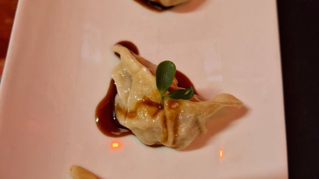 Gyoza ripieno sughero con riduzione di soia e miele - Il Fiore all'Occhiello