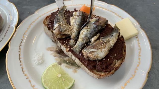 La toastée tapenade et sardines - Les Bouillottes, Paris