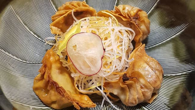 Gyozas croustillants au bœuf, sauce ponzu (4 pièces)  - Kamome - Mövenpick Hôtel, Geneva