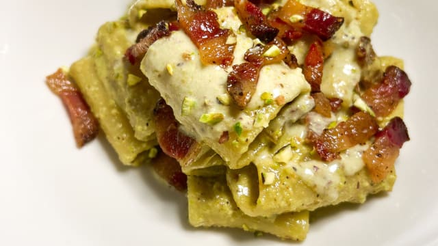 Paccheri al pesto di pistacchio e guanciale - Hotel Ristorante Mariuccia, Varese