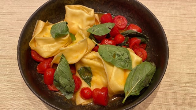 Handmade tortelli filled with burrata seasoned with cherry tomatoes - Alla Torre de Rossi, Florence