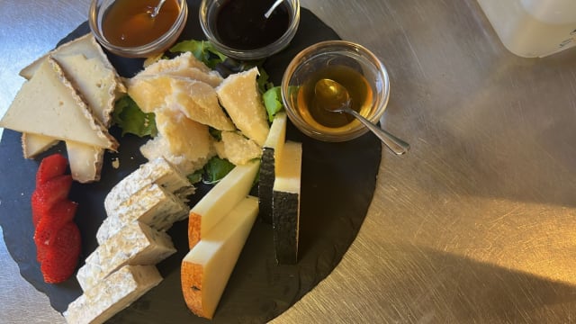 Our Selection of Tuscan Cheeses - Alla Torre de Rossi, Florence