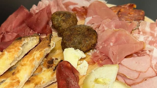 Tagliere salumi e formaggi nostrani  - Osteria Tavernetta