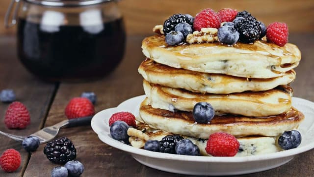 Pancake sirop d'érable et fruits rouges  - Le Réservoir, Geneva