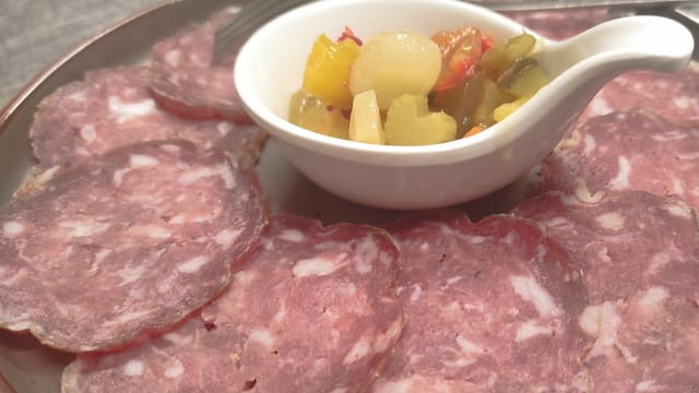 Piatto del nostro salame nostrano - Vinaccia & Bonzoni