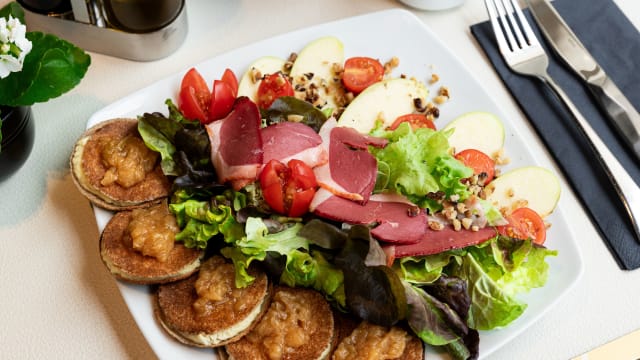 Salade de fromage de chèvre chaud - La Crêperie de l'Ancien Port, Vevey