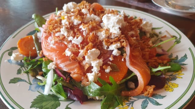 Salade lardons oeuf poché - Café Moderne, Paris