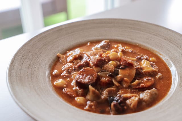 Los Callos Guisados Como Antañio con Garbanzos - La Sal Bistro