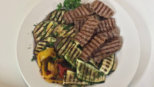 TAGLIATA DI MANZO CON VERDURE GRIGLIATE - RISTORANTE IL CERVO - MALPENSA