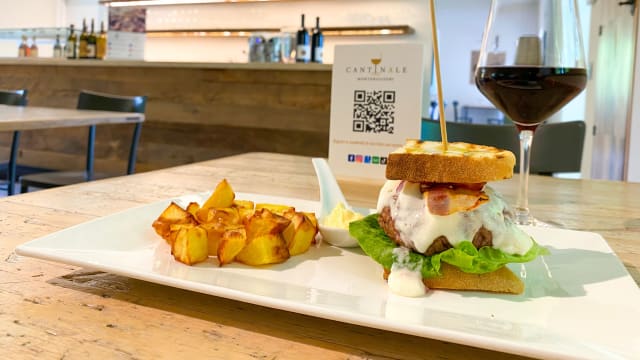 Hamburger del cantinale con patate al forno e maionese fatta in casa - Cantinale, Monteriggioni