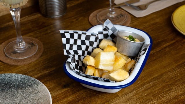 Yucas fritas - Kiltro Restobar, Barcelona