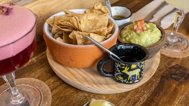 Totopos con guacamole - Kiltro Restobar, Barcelona