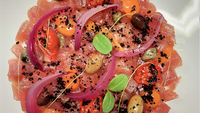 Tartare di tonno, pomodorini confit, olive e capperi  - Tijuana, Misano Adriatico