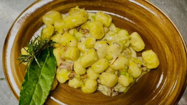 Gnocchetti freschi di patate in crema di zucchine, Menta e sfilacci di bresaola - La Veranda del Castelbarco