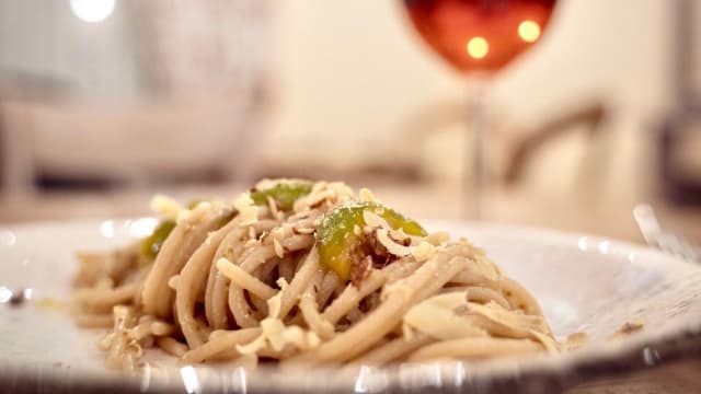 Spaghetti con fichi, mandorle tostate e ricotta salata - La bottega delle tre sorelle