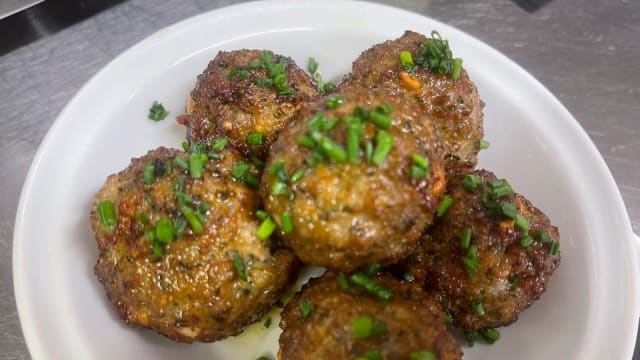 Boulettes de viande aux pignons façon Ferdi - Ferdi Restaurant, Geneva