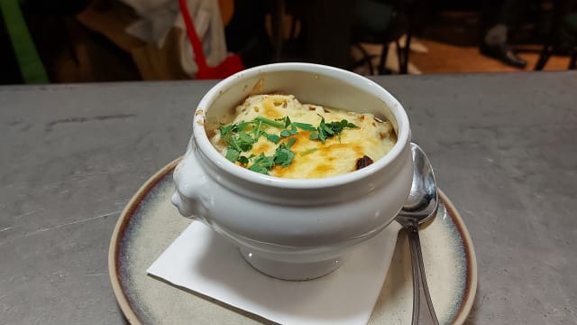 Soupe à l’oignon maison gratinée - Chez maurice, Paris