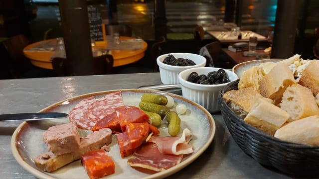 Assiette de charcuterie à partager  - Chez maurice, Paris