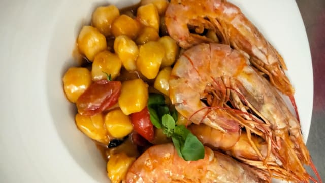 Gnocchi with Clooney-style prawns - Pesce Fuor D'aqa