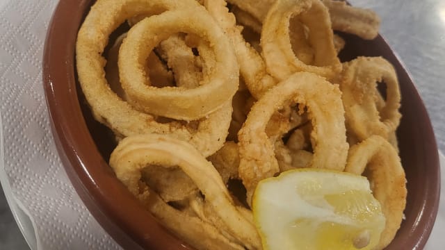 Calamares a la andaluza  - Metro Pizza & Grill