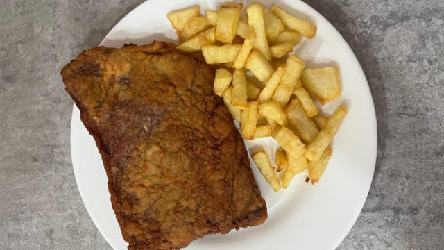 Cachopo jamón, rulo de cabra y cebolla caramelizada - La Farruca, San Fernando De Henares