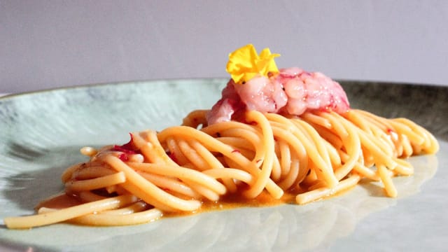 Spaghetto aglio olio e peperoncino, bisque di gambero e tartare di gambero rosso - Shabby Restaurant