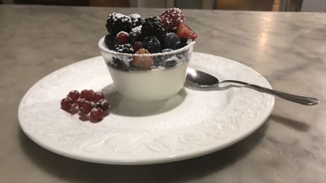 Panna Cotta con Frutti di Bosco - Agriturismo San Lorenzo