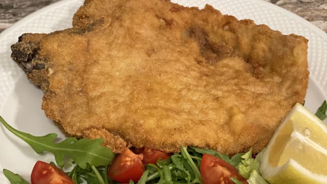 Cotoletta alla milanese alla primavera -rucola e pomodoro - Fx