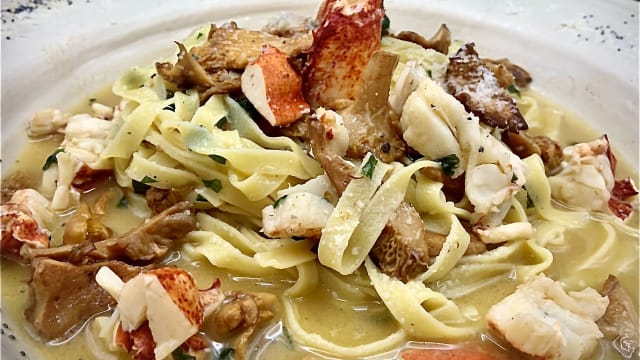 Sauté De Girolles, Homard Et Tagliatelles Fraîches Au Jus De Truffes Et Parmesan - La Truffe Noire, Brussels