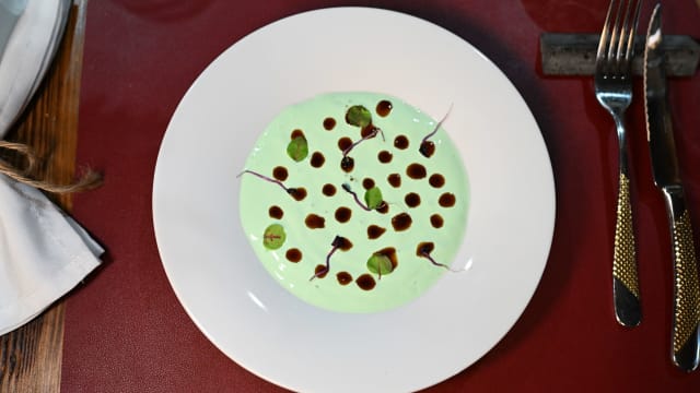 Tartare di cernia con riduzione di pompelmo, mandorle e petali di fiori - La Ristobottega, Regcal