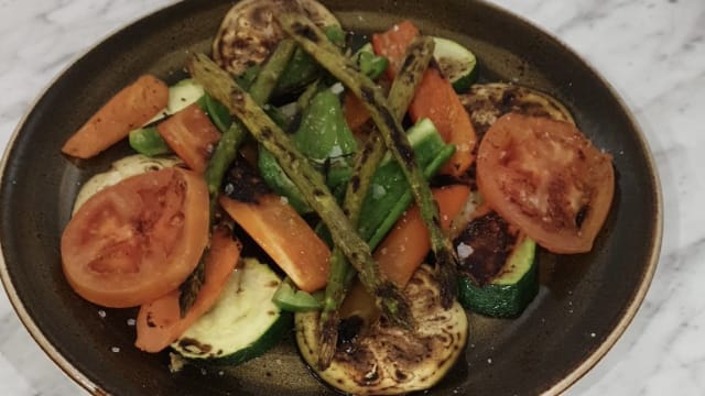 Verduras de temporada a la plancha - Rotonda de Pacífico, Madrid