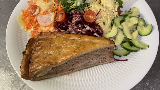 Tourte vigneronne, crudités - Maison Hassenforder