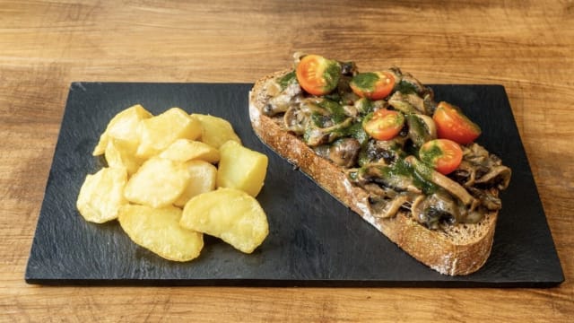 Tosta De Champiñones  - La Regina, Madrid