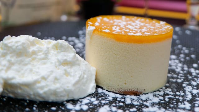 Soufflé glacé mangue - La Brasserie, Paris