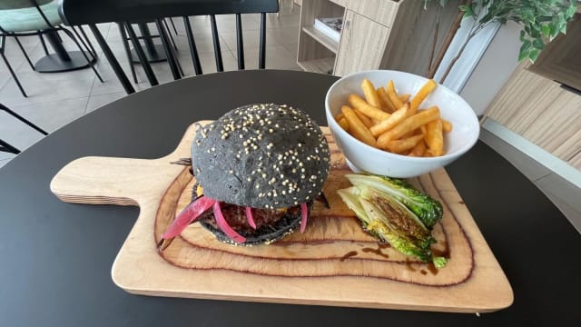 Burger de boeuf charolais ou burger de poulet - All Together Restaurant Colombes, Colombes