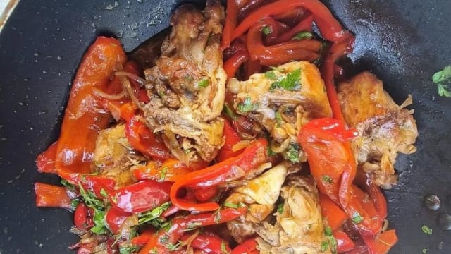 Pollo con peperoni alla romana - Casale Cipriani