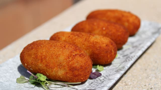 Croquetas cremosas de jamón ibérico de bellota (4 unidades) - Terraza Mirador Blue View - Hotel Casa Fuster, Barcelona