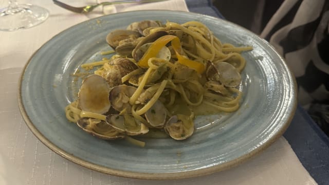 Linguine vongole, bottarga  - IN PARI - Ristorante di Pesce, Parma