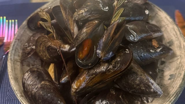 Cozze vernaccia e mirto - IN PARI - Ristorante di Pesce, Parma