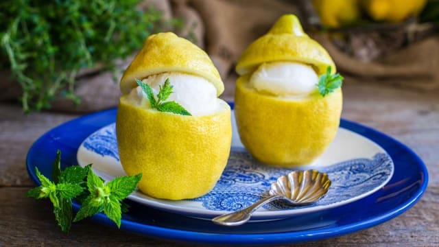 Sorbetto a limone o cocco - Le Tre Caravelle Ristorante e Pescheria, Castellammare Di Stabia