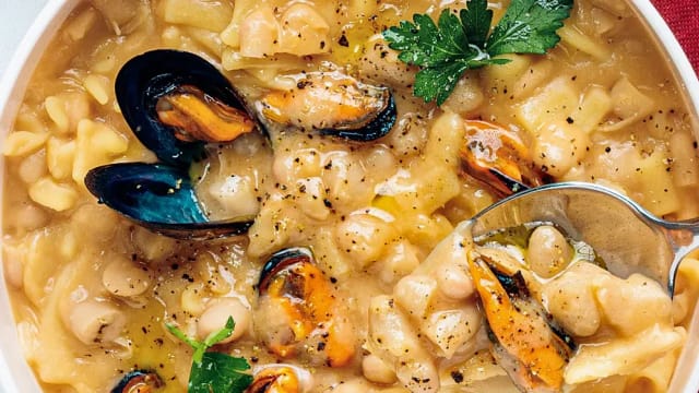 Pasta e fagioli con le cozze - Le Tre Caravelle Ristorante e Pescheria