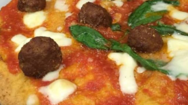 Pomodoro, mozzarella e polpette di carne - L'incontro RistoPub