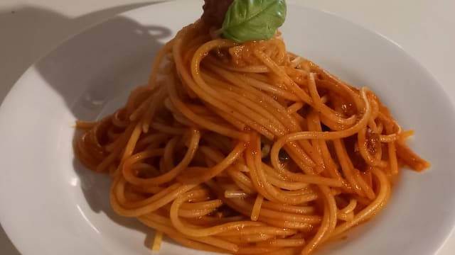 Spaghetti con 'nduia calabrese piccante  - L'incontro RistoPub