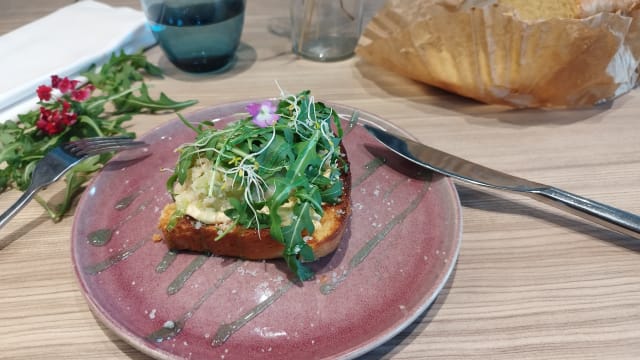 Tarte fine aux oignons, fenouil et chèvre frais - BAVAR