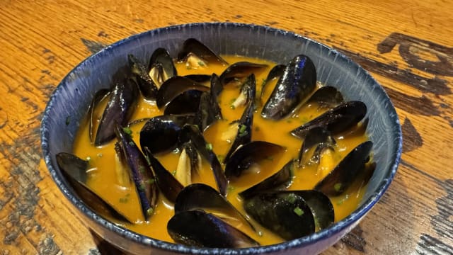 Mejillones de roca a la marinera - Al Bistró