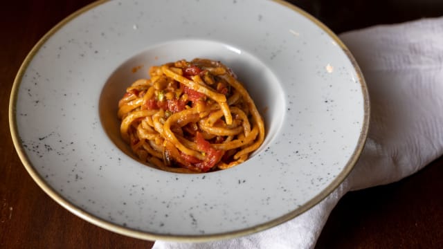 Chitarra pomodoro, pistacchi, ricotta sarda - Ristorante Vittoria, Castel Di Sangro